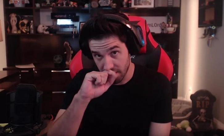 Стример на Twitch, пытается отвоевать свой канал в суде. Суд пока на стороне стримера