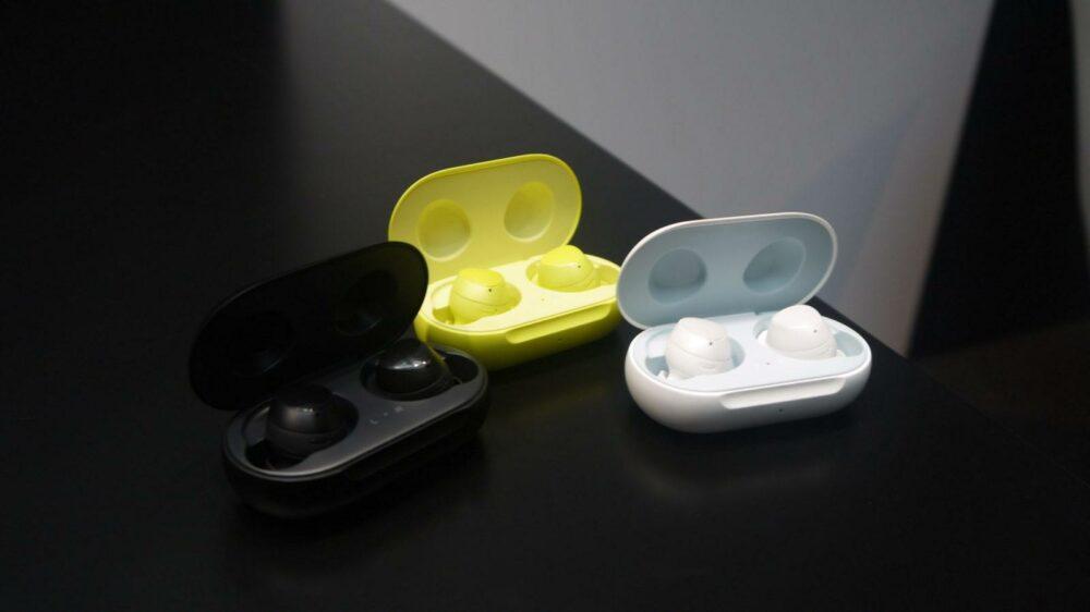 Samsung представила новые беспроводные наушники Galaxy Buds +